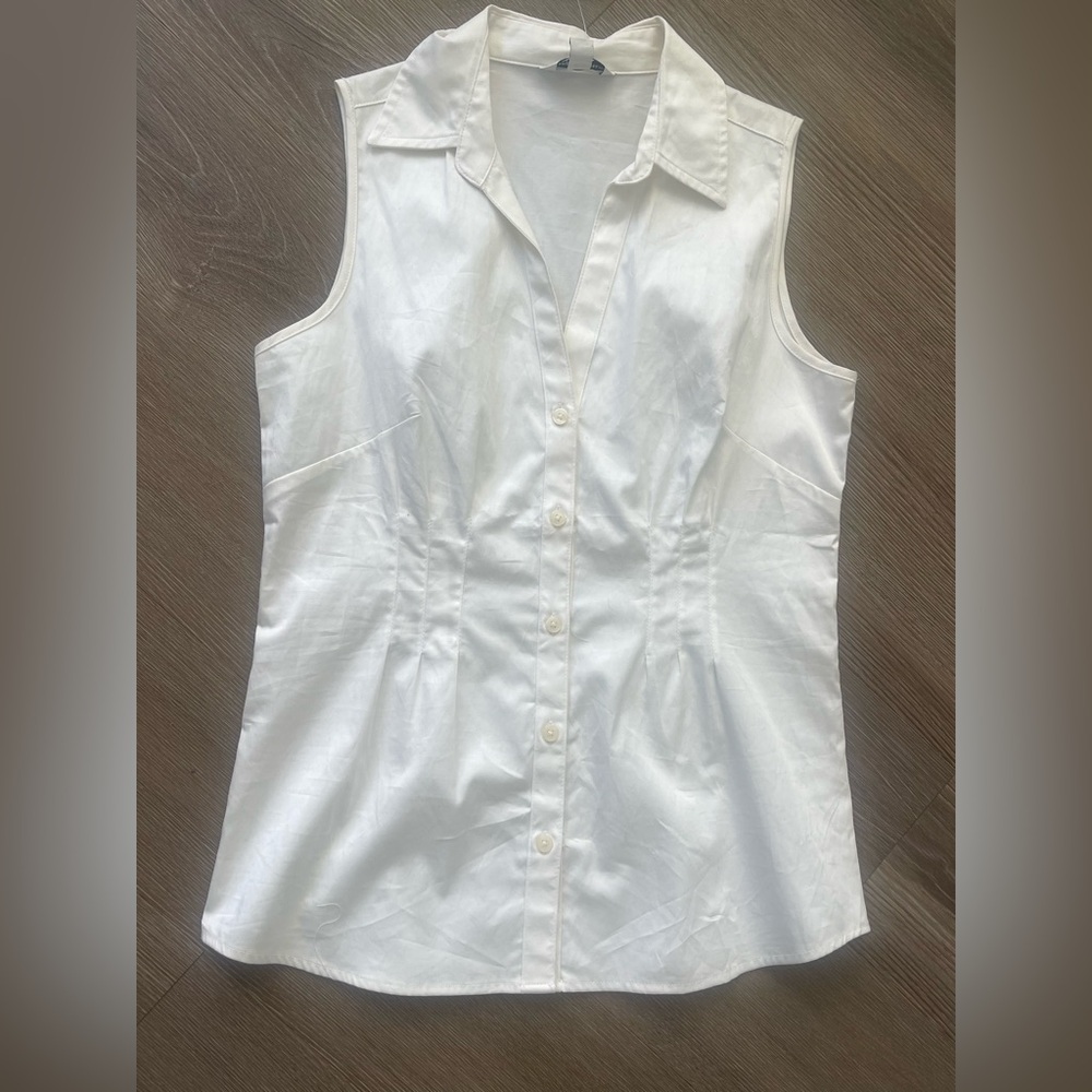 Banana Republic Sleeveless White Button-Down Collared Top
